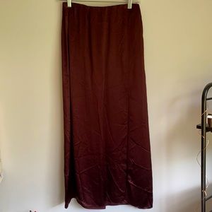 Aritzia Babaton Slit Satin Skirt (Size 8)